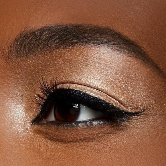 MAC Dazzleshadow Eyeshadow Oh So Gilty - Picture 16 of 17